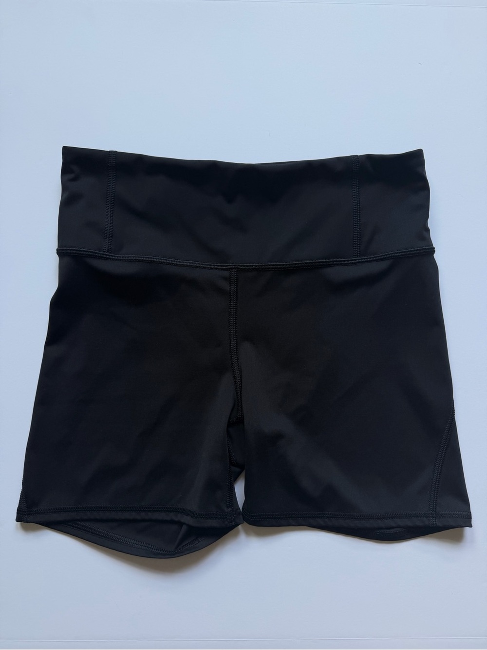 Athleta Lightning Bike Short 5” in Black Size Small with Zip Pocket